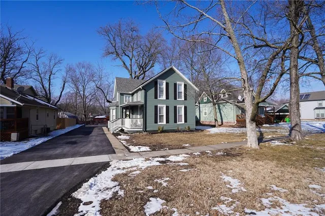 $325,000 | 216 Main Street, Wellsville, KS 66092