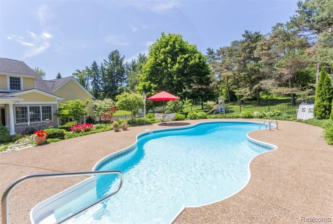 63 Waldon Road Clarkston, MI 48346 - Photo 69 of 83 back_74.jpg