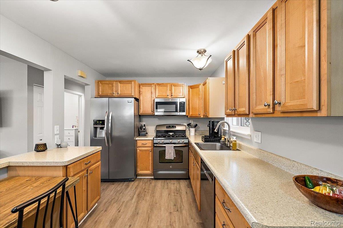 23015 Tuck Road Farmington, MI 48336 - Photo 13 of 50 Alternate Kitchen View