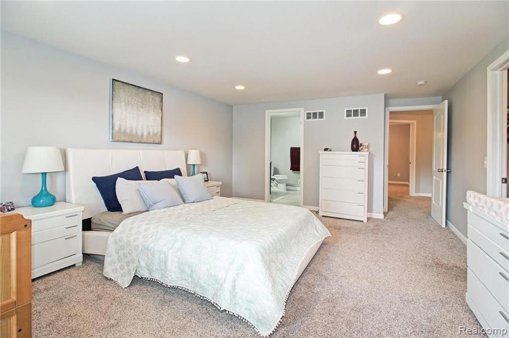 300 Shellbourne Drive Rochester Hills, MI 48309 - Photo 23 of 45