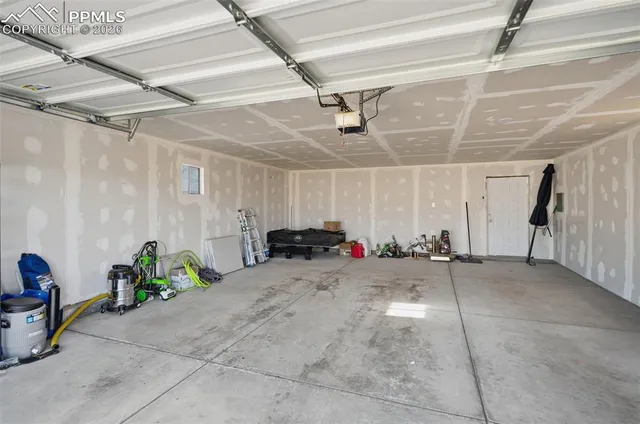 a view of entryway and livingroom