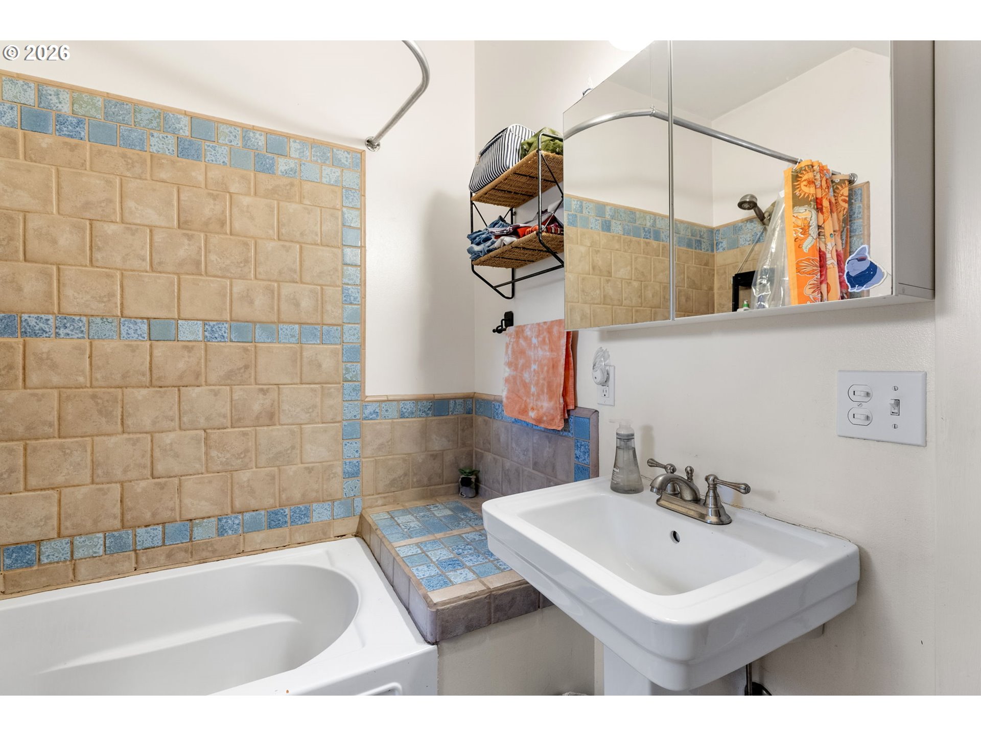 1114 9th Street Hood River, OR 97031 - Photo 41 of 48 a bathroom with a sink and a bathtub
