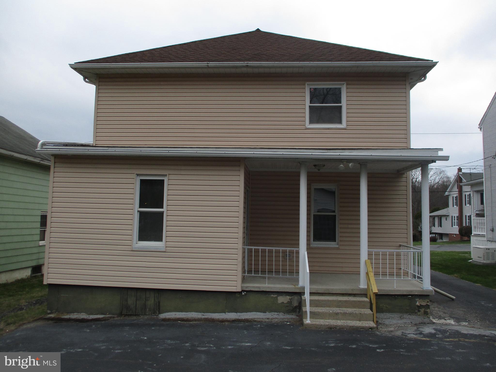 31 Village Road Shenandoah, PA 17976 - Photo 3 of 20 a front view of a house