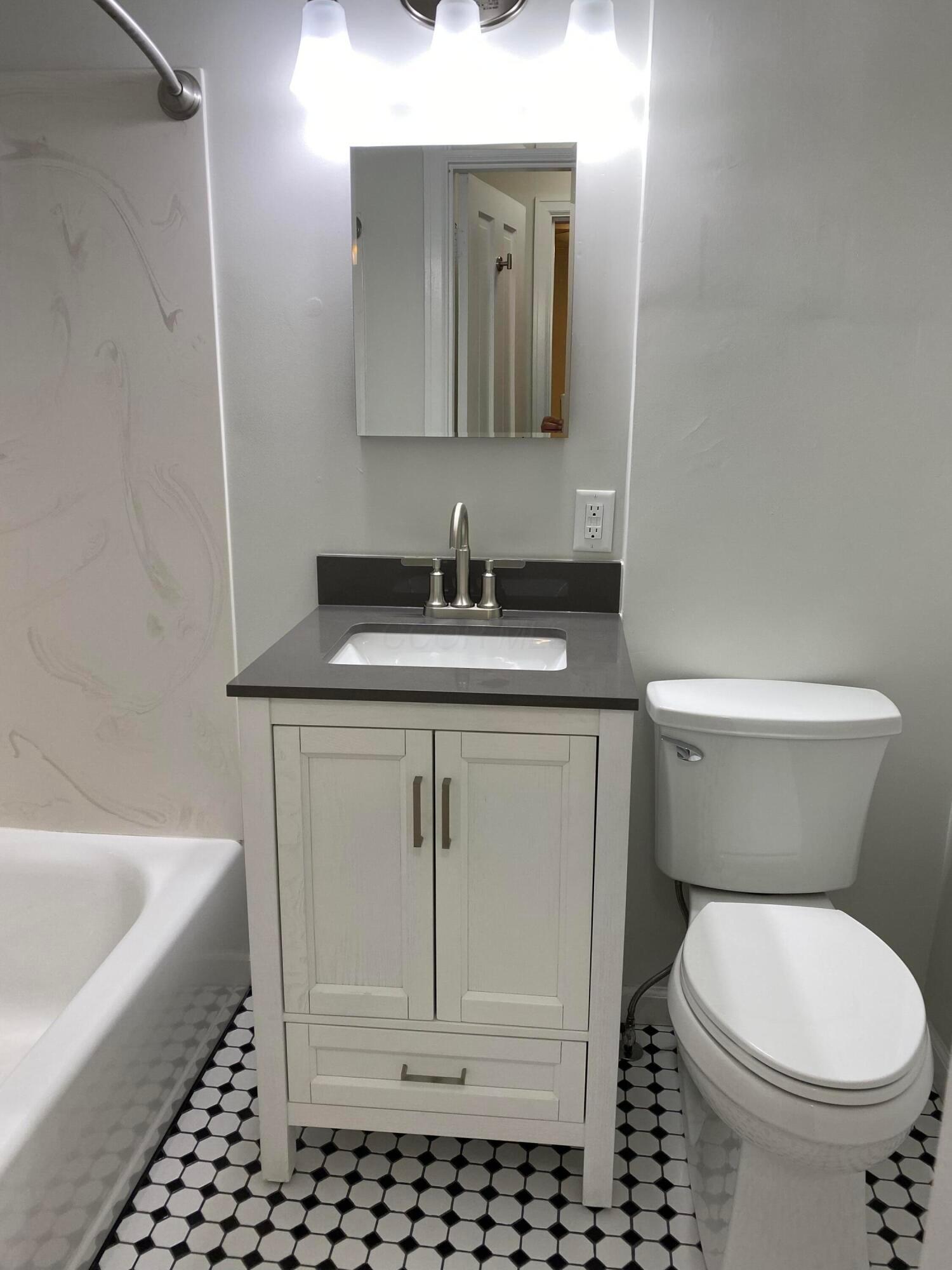 1426 Meadow Road Columbus, OH 43212 - Photo 4 of 17 6FD15071-5006-458B-B05A-2E115FECAEBCIMG_