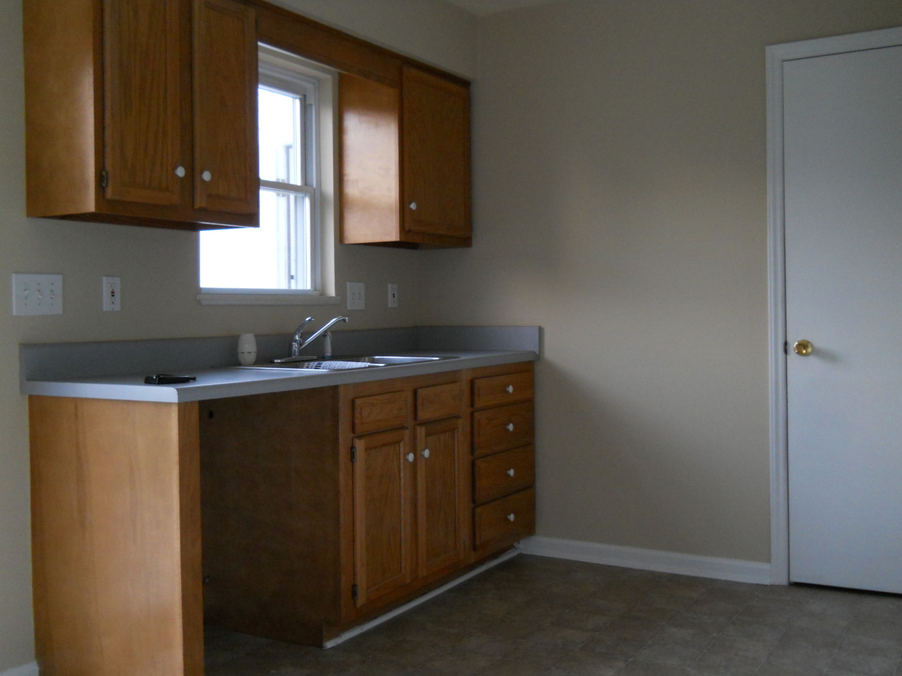 8266 Reservoir Road Roanoke, VA 24019 - Photo 3 of 12 DSCN0221