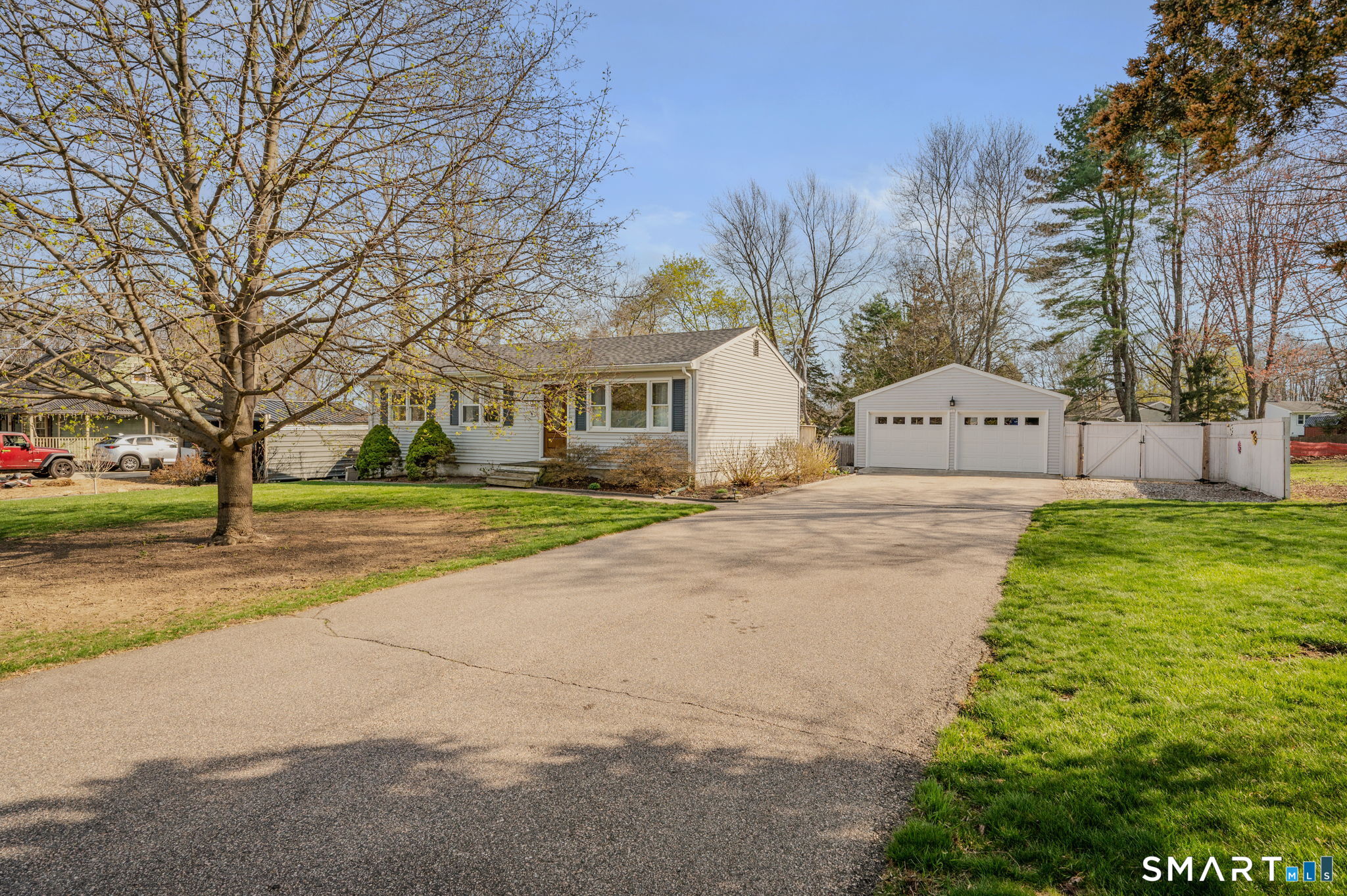 194 Browning Road Norwich, CT 06360 - Photo 4 of 38 a front view of house with yard and green space