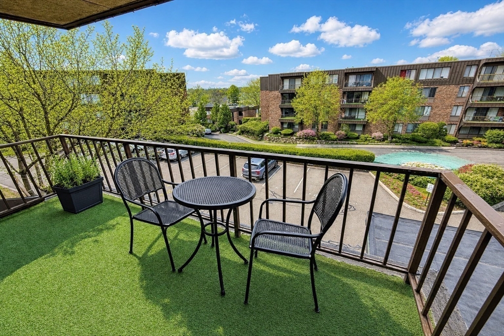 1006 Paradise Road, Unit N3R Swampscott, MA 01907 - Photo 3 of 35
