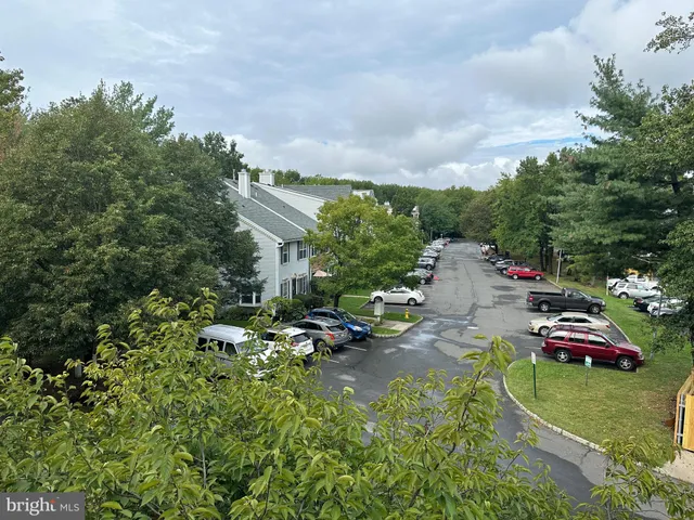 a view of yard with green space