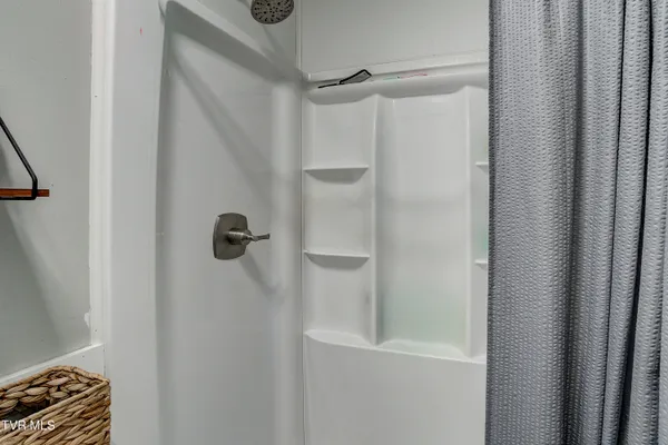 $389,900 | 2686 Siam Road, Elizabethton, TN 37643