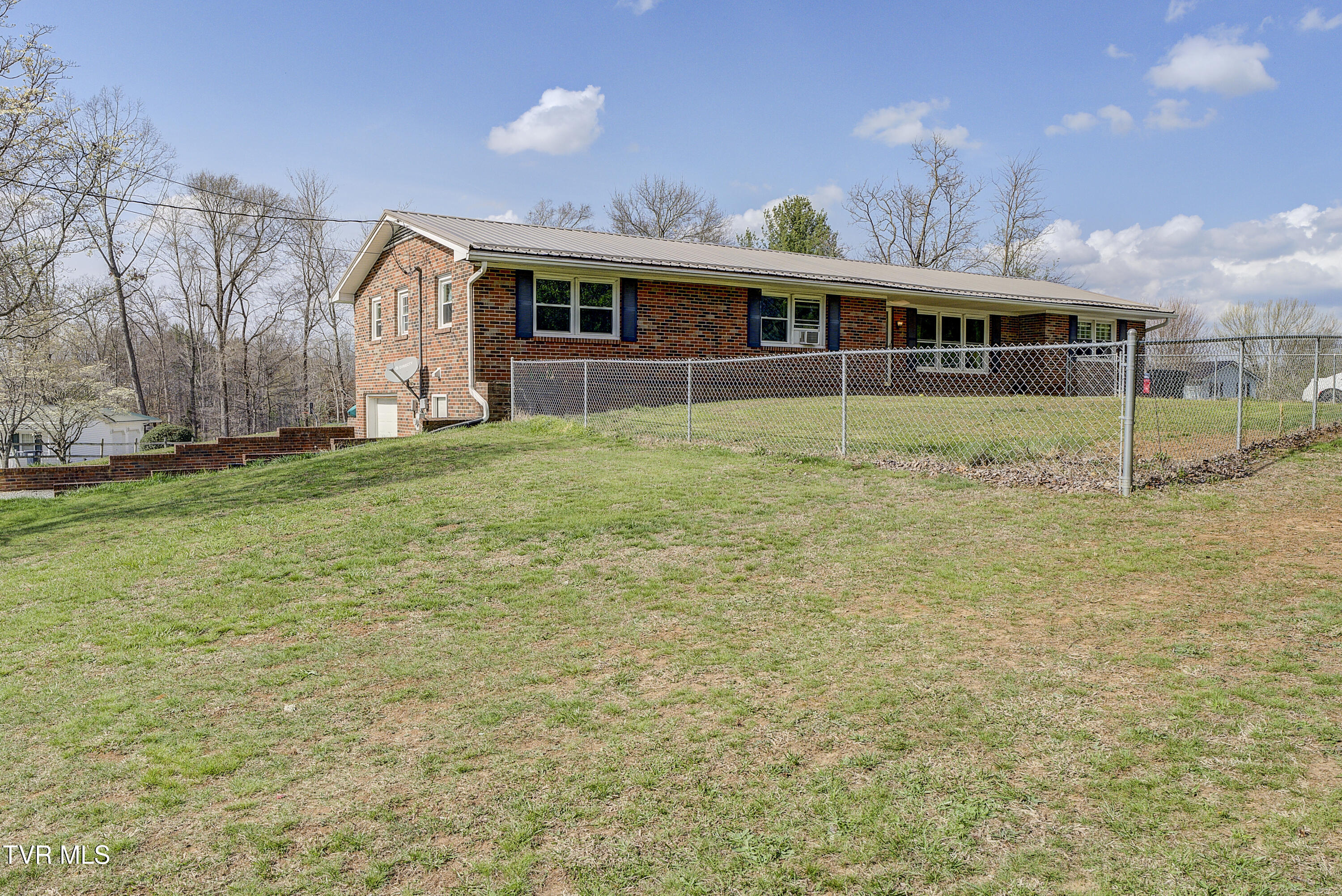 2686 Siam Road Elizabethton, TN 37643 - Photo 3 of 63 Siam-49