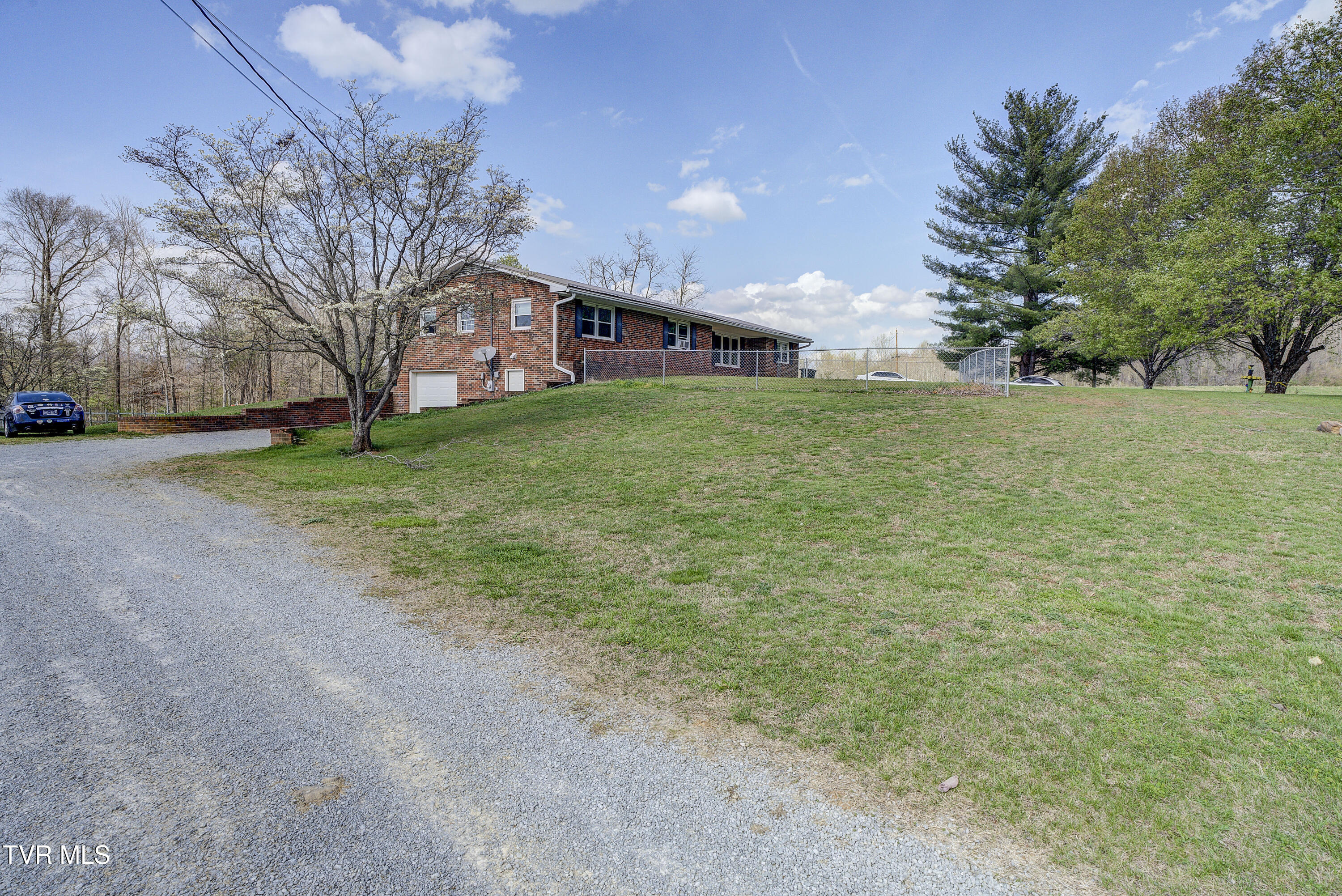 2686 Siam Road Elizabethton, TN 37643 - Photo 4 of 63 Siam-50