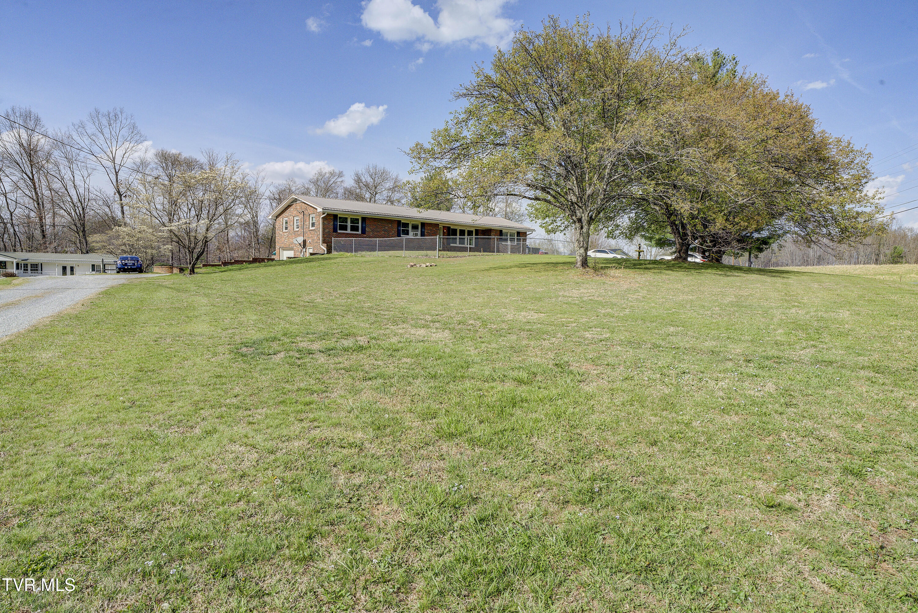 2686 Siam Road Elizabethton, TN 37643 - Photo 5 of 63 Siam-51