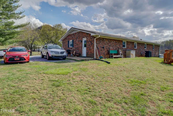 $389,900 | 2686 Siam Road, Elizabethton, TN 37643