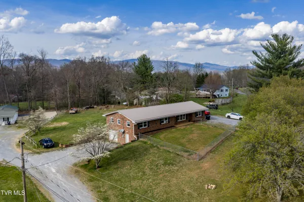 $389,900 | 2686 Siam Road, Elizabethton, TN 37643