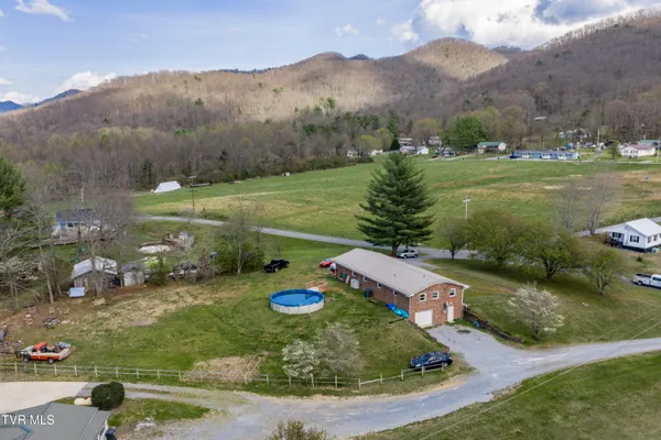 $389,900 | 2686 Siam Road, Elizabethton, TN 37643