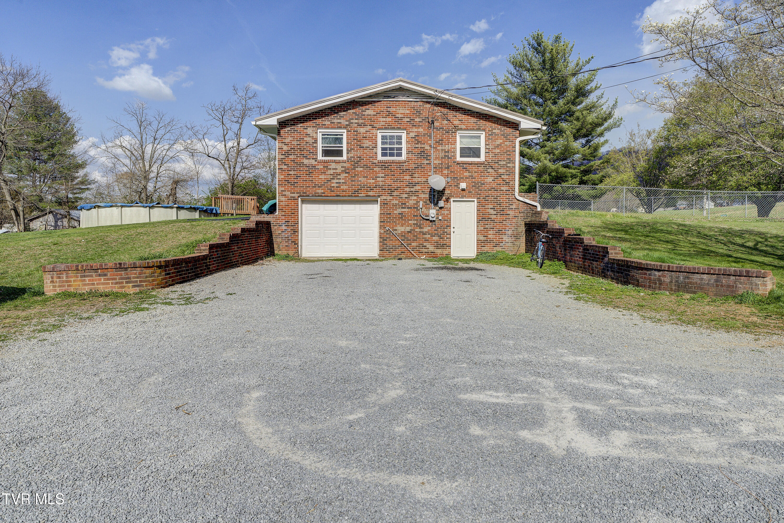 2686 Siam Road Elizabethton, TN 37643 - Photo 6 of 63 Siam-52