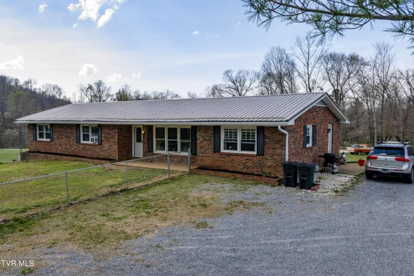 $389,900 | 2686 Siam Road, Elizabethton, TN 37643
