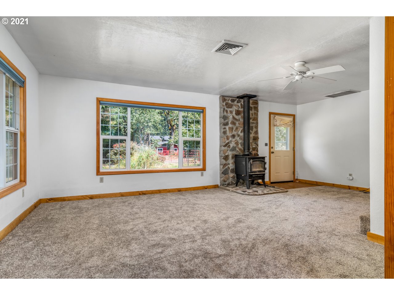 20718 Hazelnut Ridge Road Scotts Mills, OR 97375 - Photo 13 of 31 Gallery Image 13