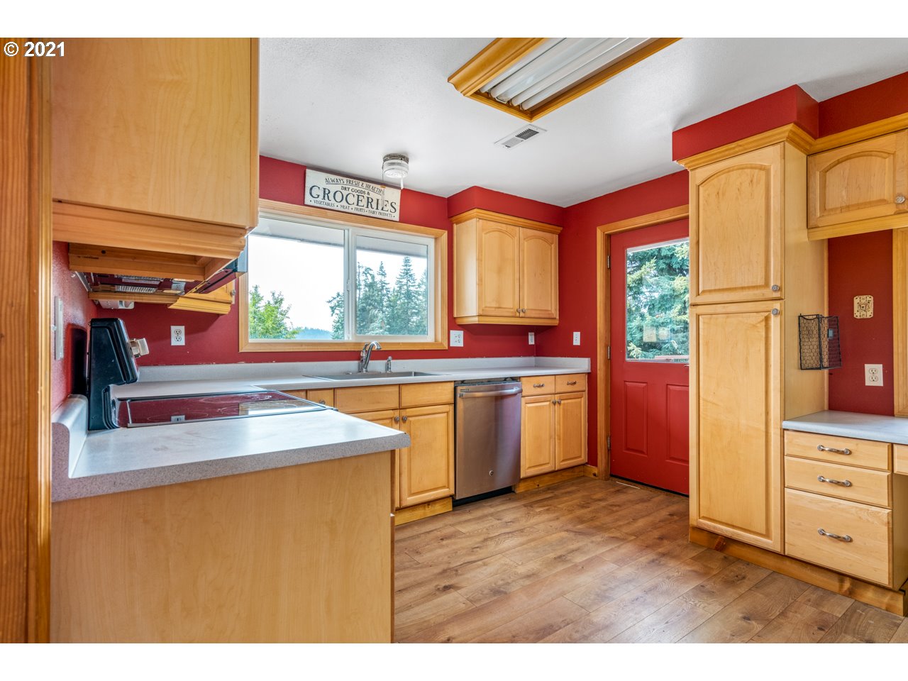 20718 Hazelnut Ridge Road Scotts Mills, OR 97375 - Photo 9 of 31 Gallery Image 9