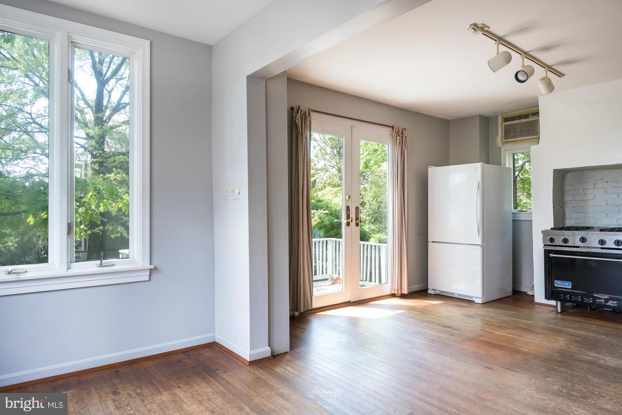 85 Shipwright Street Annapolis, MD 21401 - Photo 12 of 29 Kitchen with Doors to Back Porch