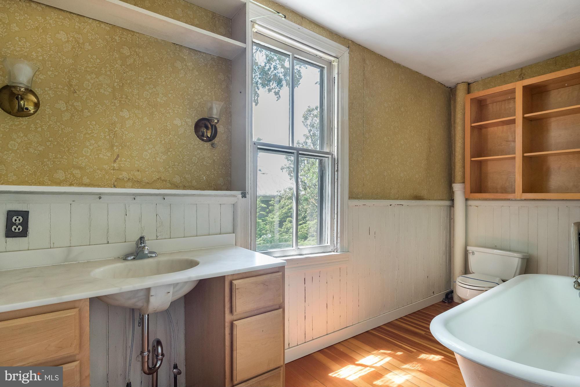 85 Shipwright Street Annapolis, MD 21401 - Photo 18 of 29 Bathroom, Second Floor