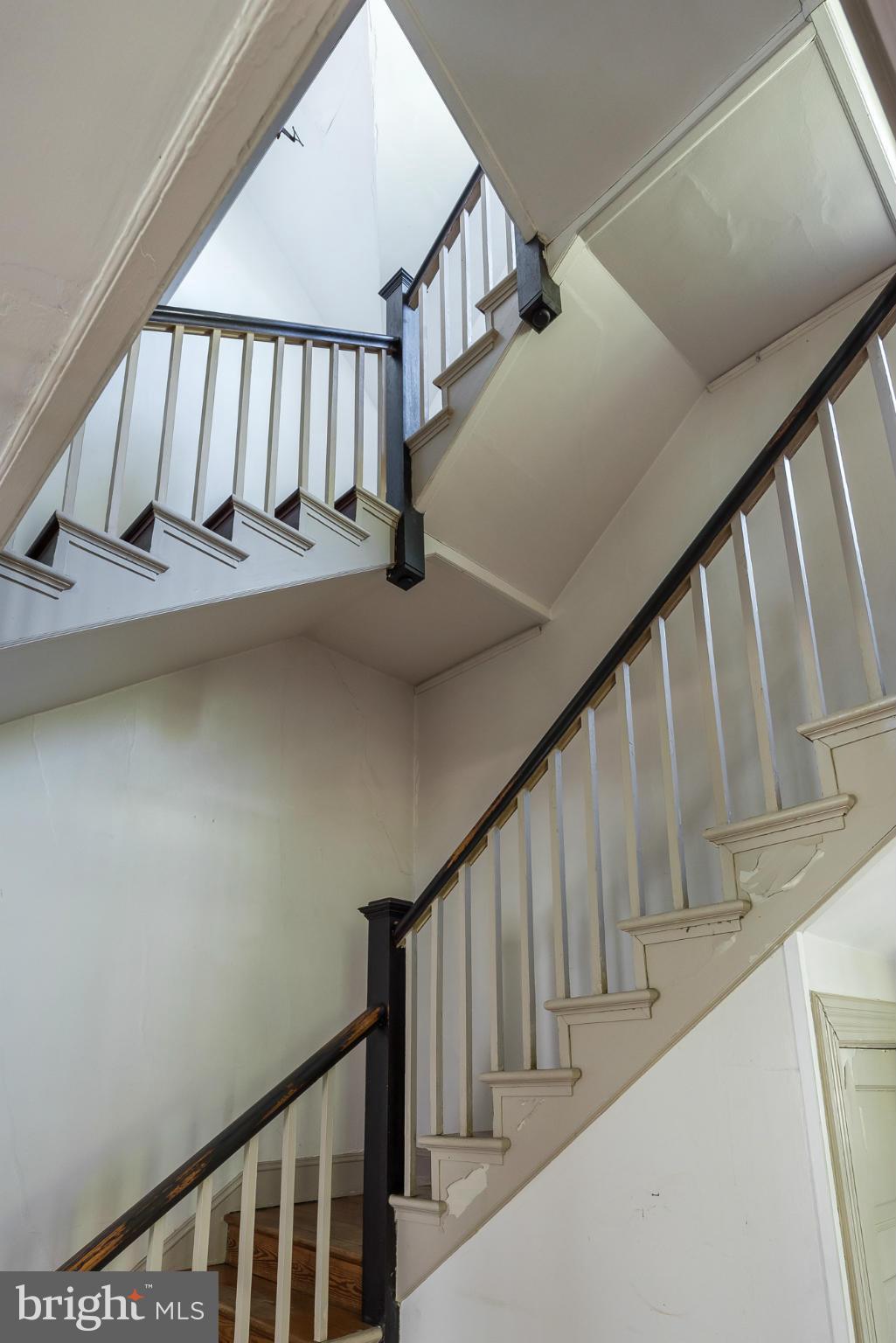 85 Shipwright Street Annapolis, MD 21401 - Photo 24 of 29 Staircase Detail