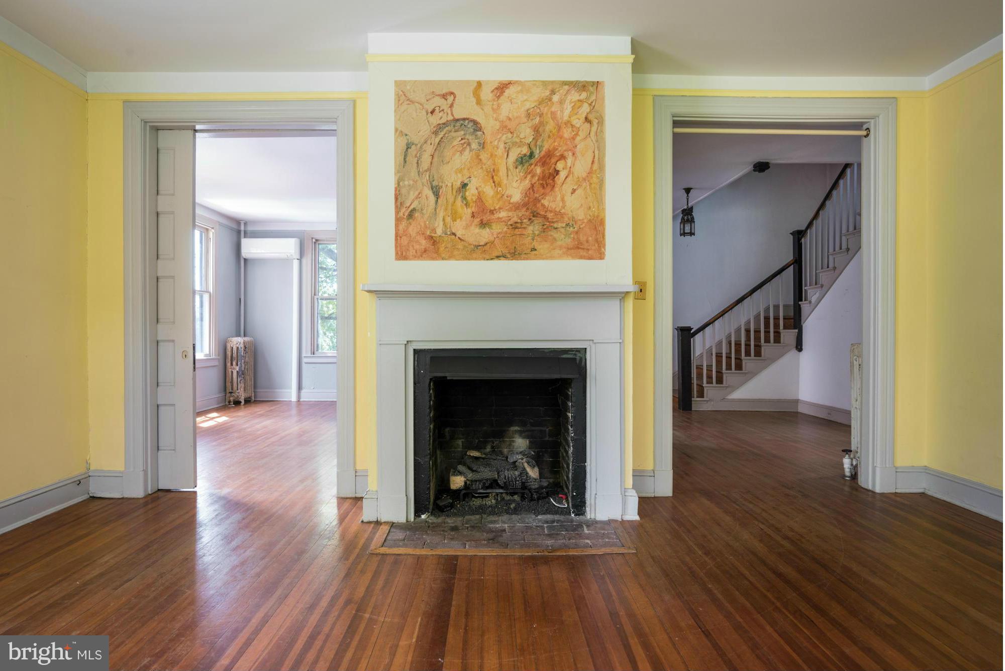 85 Shipwright Street Annapolis, MD 21401 - Photo 7 of 29 Living Room with Gleaming Wood Floors
