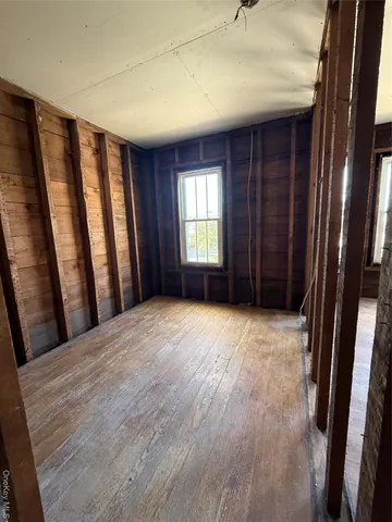 a view of a yard with a tree