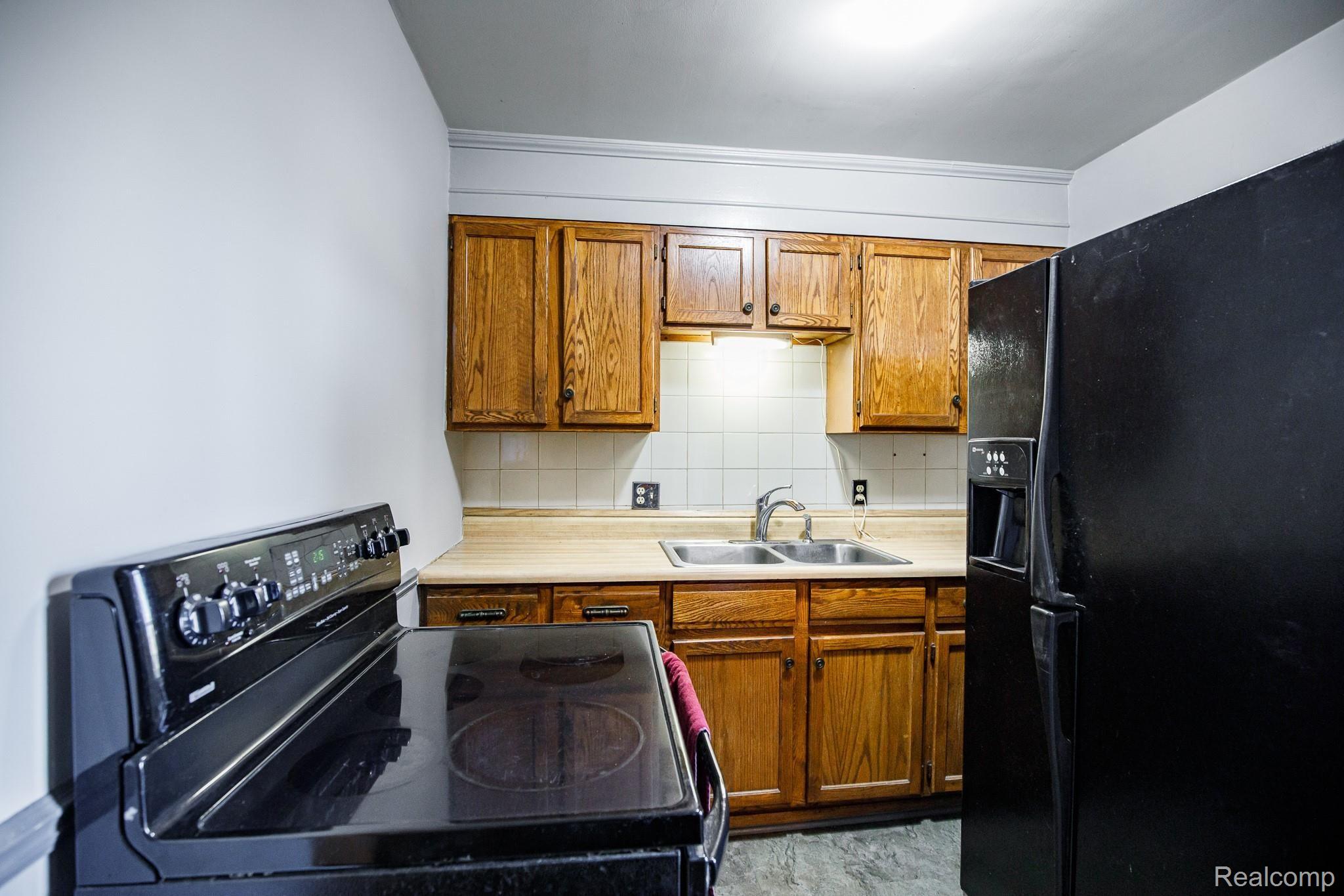 336 Stratford Road Ferndale, MI 48220 - Photo 16 of 29 463A9253.jpg
