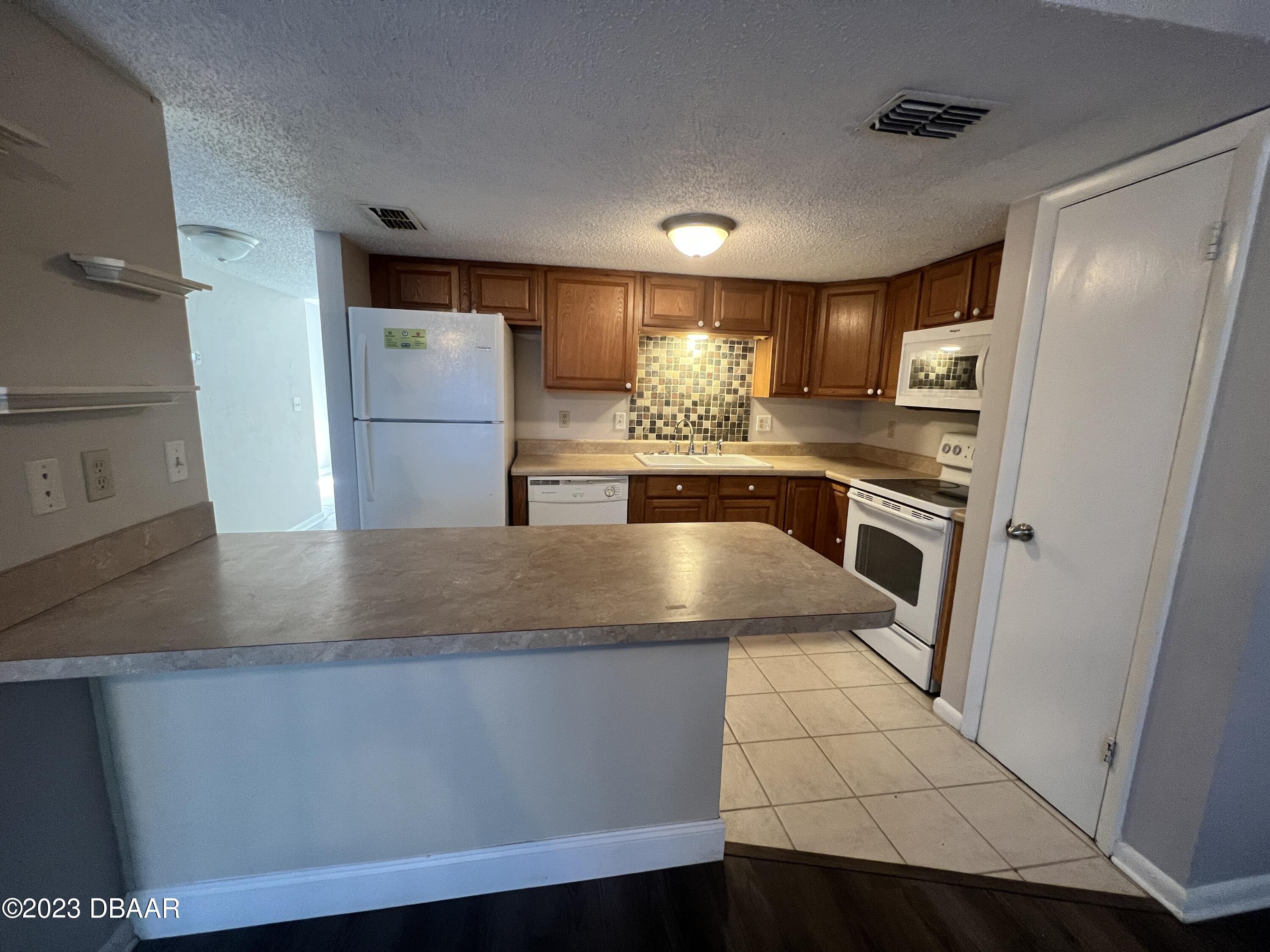16 Oakwood Park Ormond Beach, FL 32174 - Photo 6 of 14 Kitchen