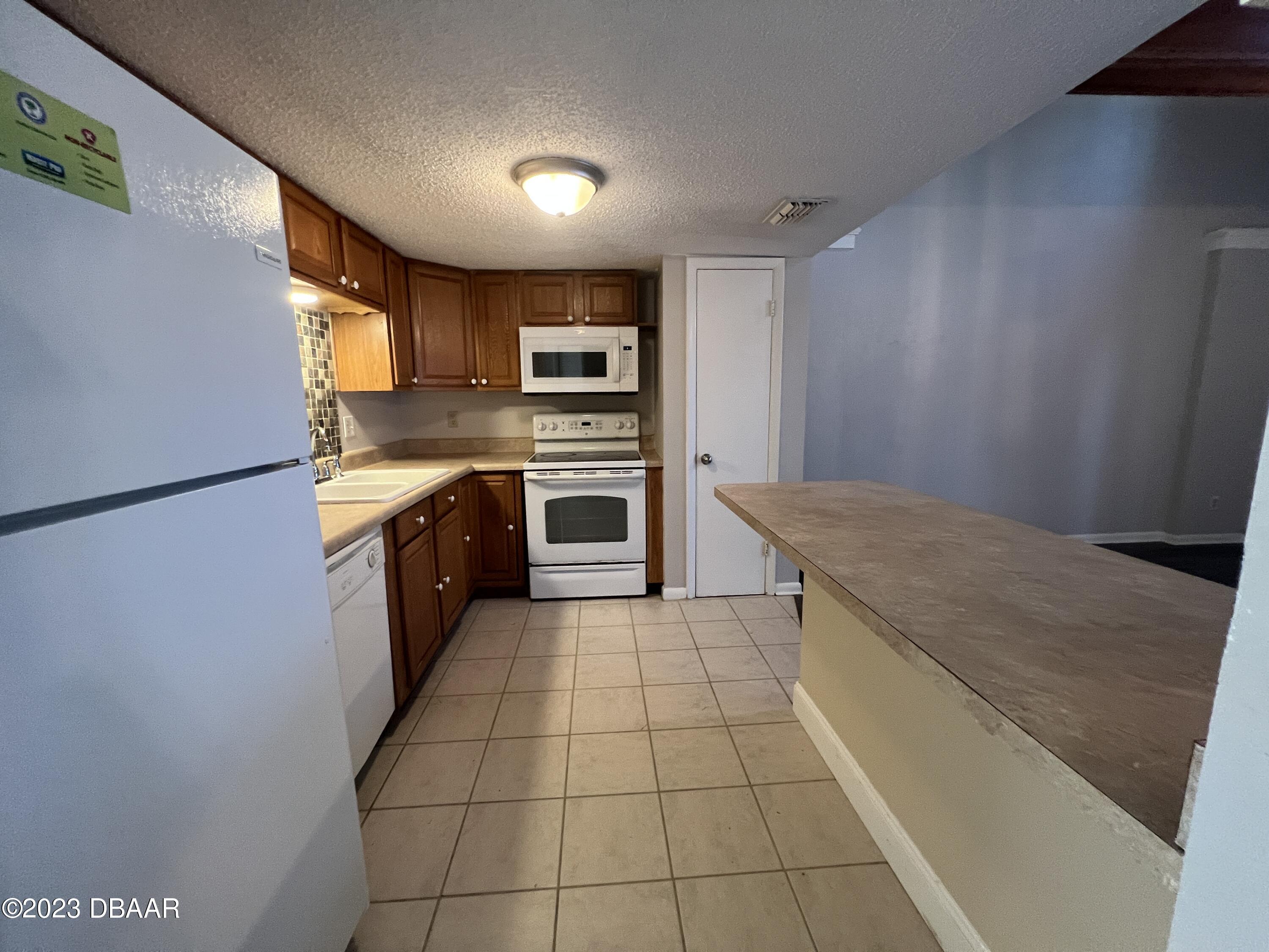 16 Oakwood Park Ormond Beach, FL 32174 - Photo 7 of 14 Kitchen