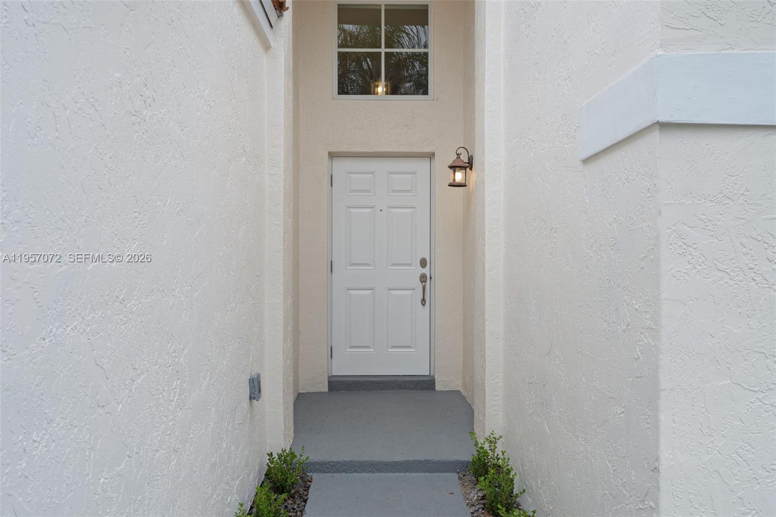 332 Bridgeton Road Weston, FL 33326 - Photo 4 of 55