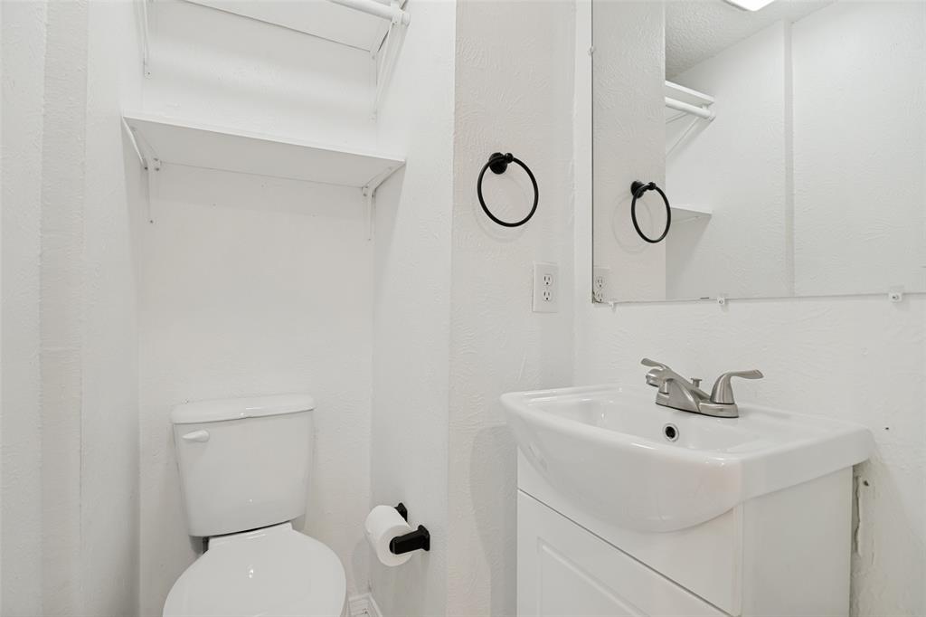 110 Weaver Street Forney, TX 75126 - Photo 11 of 25 half bath off family room