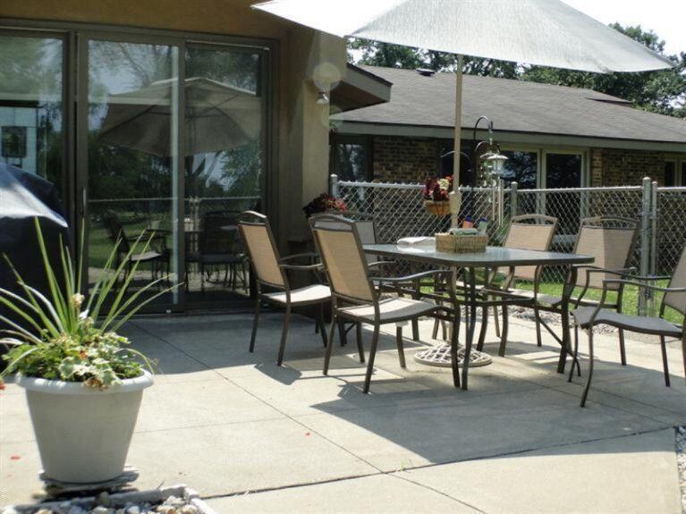 16521 Rynearson Street Buchanan, MI 49107 - Photo 22 of 29 16512 Rynearson patio