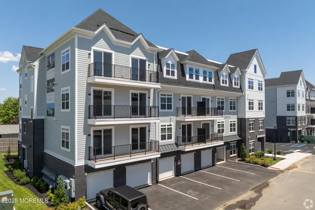 $2,550 | 6461 US-9 North, Unit #445, Howell, NJ 07731