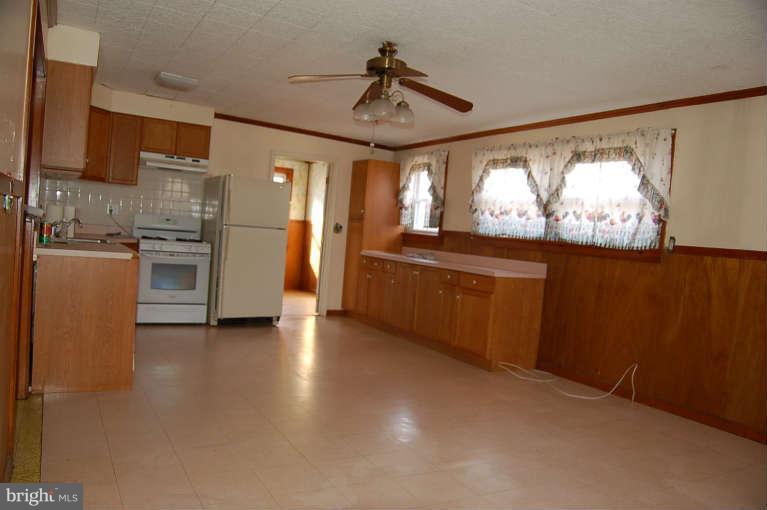 1614 Providence Road Baltimore, MD 21286 - Photo 3 of 9 Kitchen