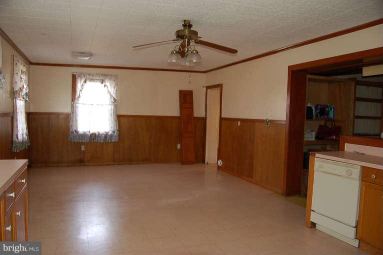 1614 Providence Road Baltimore, MD 21286 - Photo 4 of 9 Kitchen