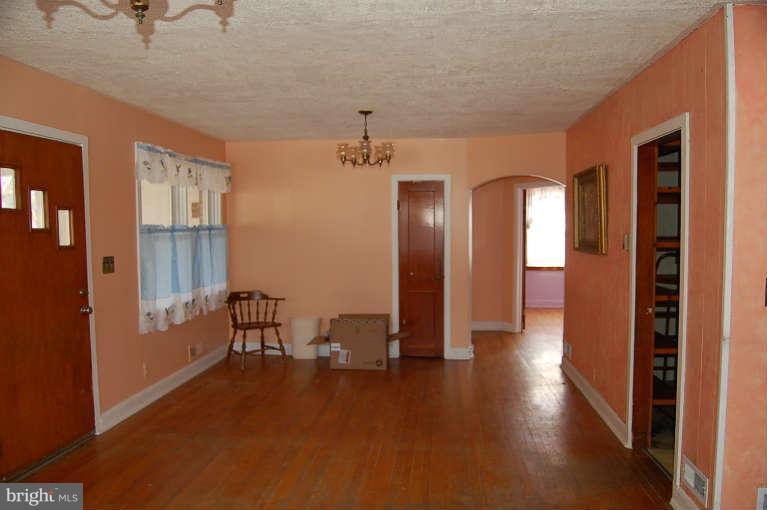 1614 Providence Road Baltimore, MD 21286 - Photo 5 of 9 Dining Room