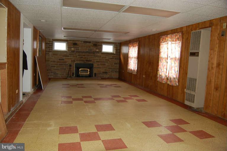 1614 Providence Road Baltimore, MD 21286 - Photo 7 of 9 Family Room