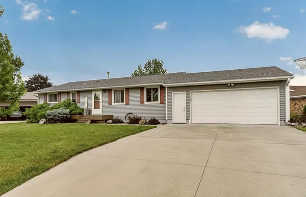 $330,000 | 811 3rd Avenue Southeast, Stewartville, MN 55976