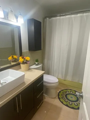 $1,100 | 19001 Northeast 14th Avenue, Unit 325, Miami, FL 33179