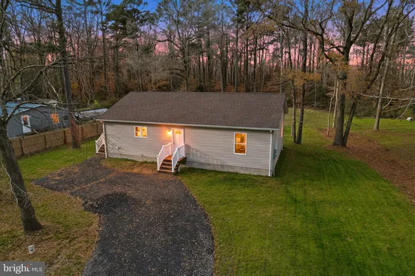 a view of a yard in front of house