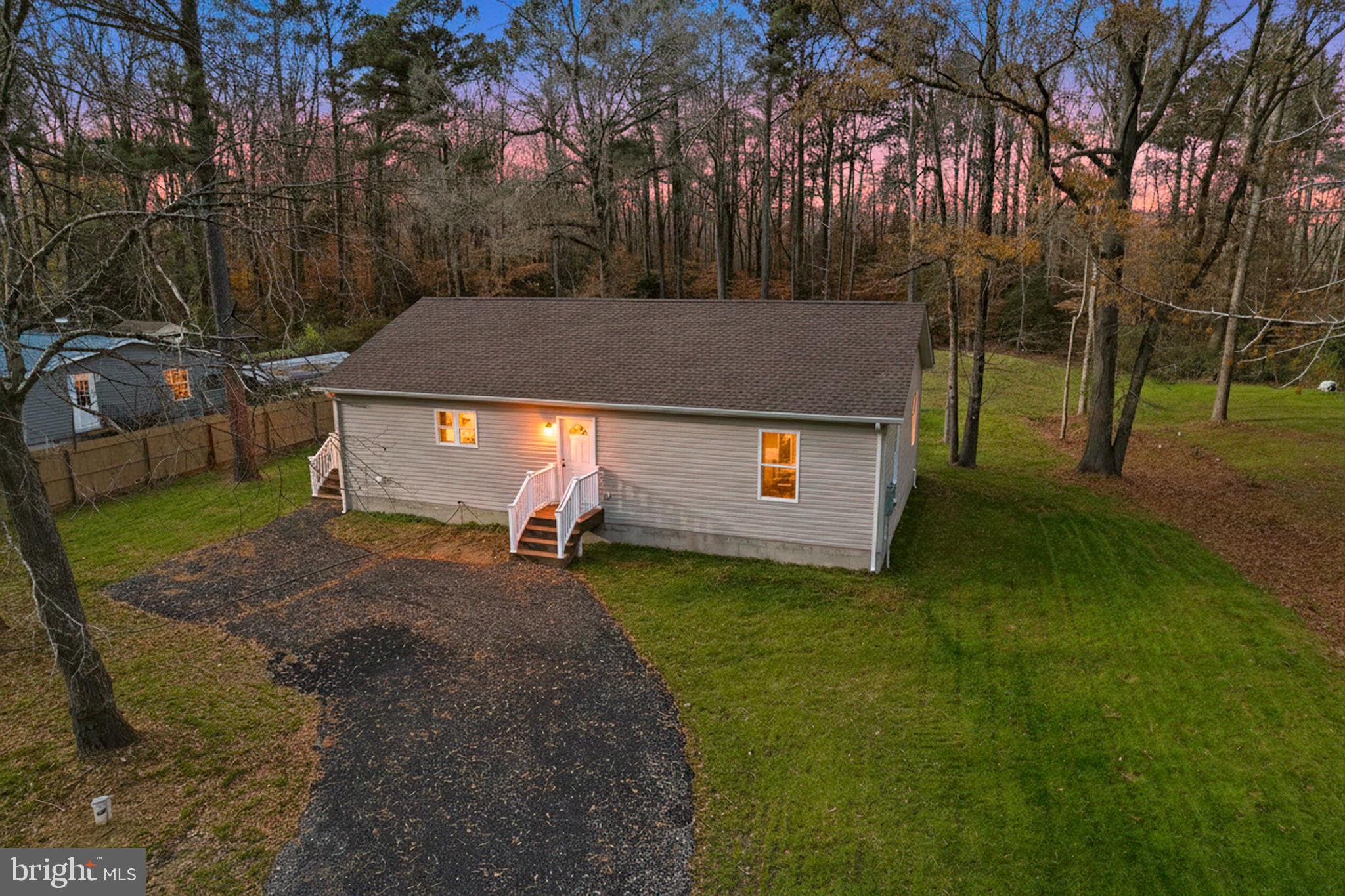 a view of a yard in front of house