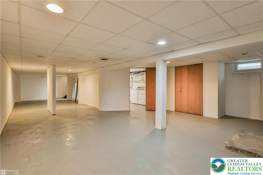 900 Mine Lane Road Easton, PA 18045 - Photo 35 of 51 a view of an empty room and a window