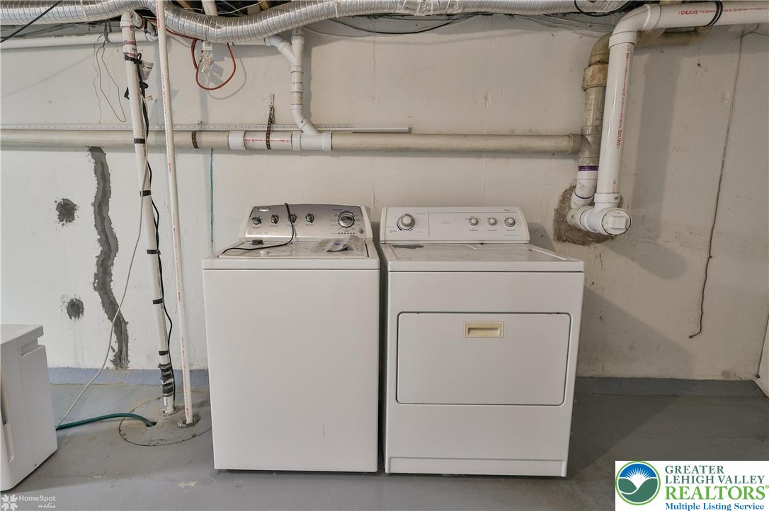 900 Mine Lane Road Easton, PA 18045 - Photo 38 of 51 a utility room with dryer and washer