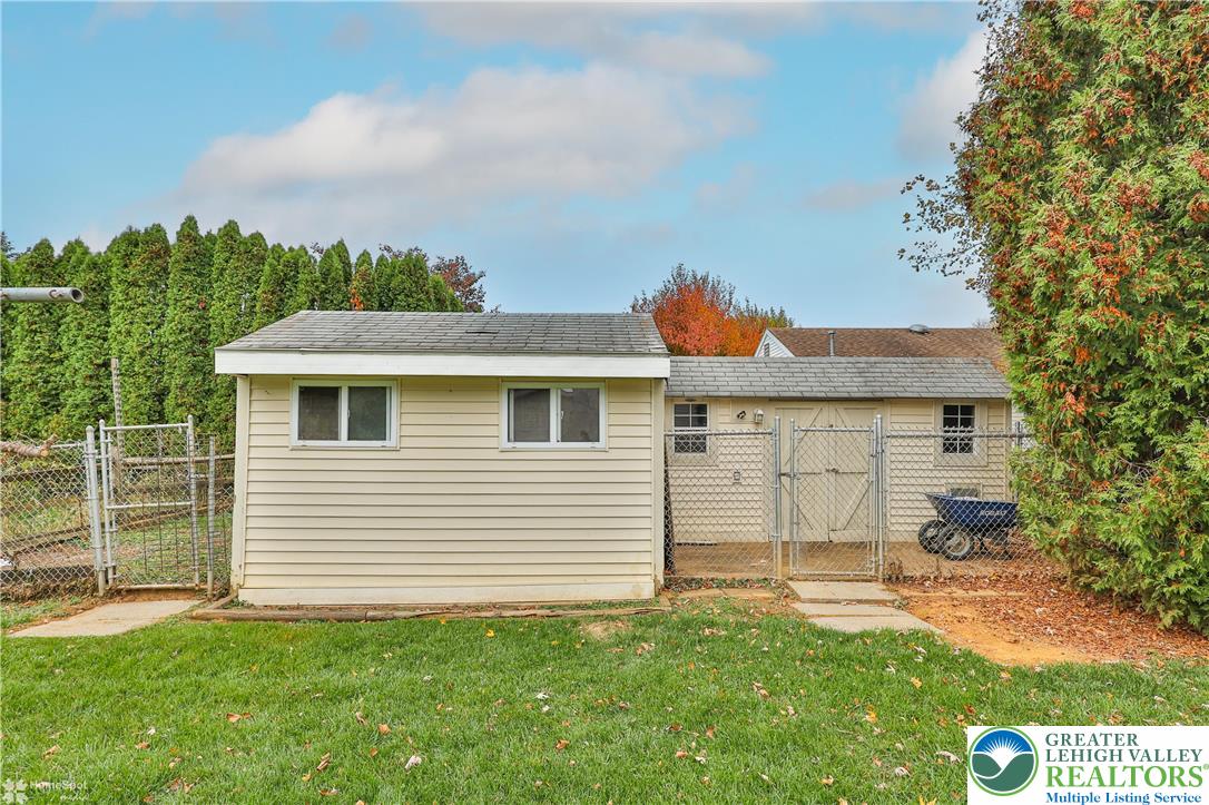 900 Mine Lane Road Easton, PA 18045 - Photo 47 of 51 a front view of a house with a yard
