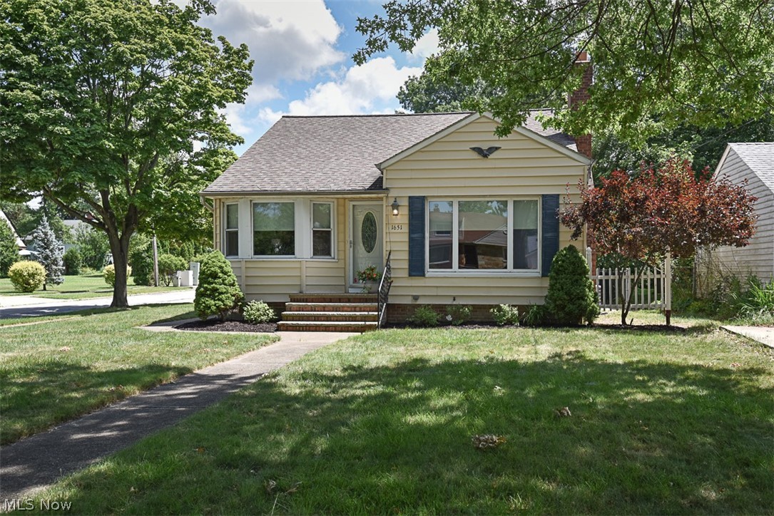 1651 Lyndhurst Road Lyndhurst, OH 44124 - Photo 5 of 34