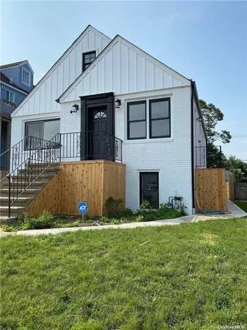 $3,700 | 122 East Fulton Street, Unit UPPR, Long Beach, NY 11561