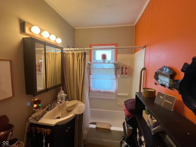 $144,900 | 321 South Washington Street, Chesterfield, IN 46017