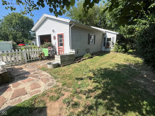 $144,900 | 321 South Washington Street, Chesterfield, IN 46017